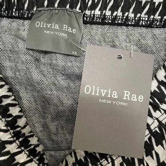 Olivia Rae NY Houndstooth M-Slit Black and White Mini Skirt - Picture 2 of 5